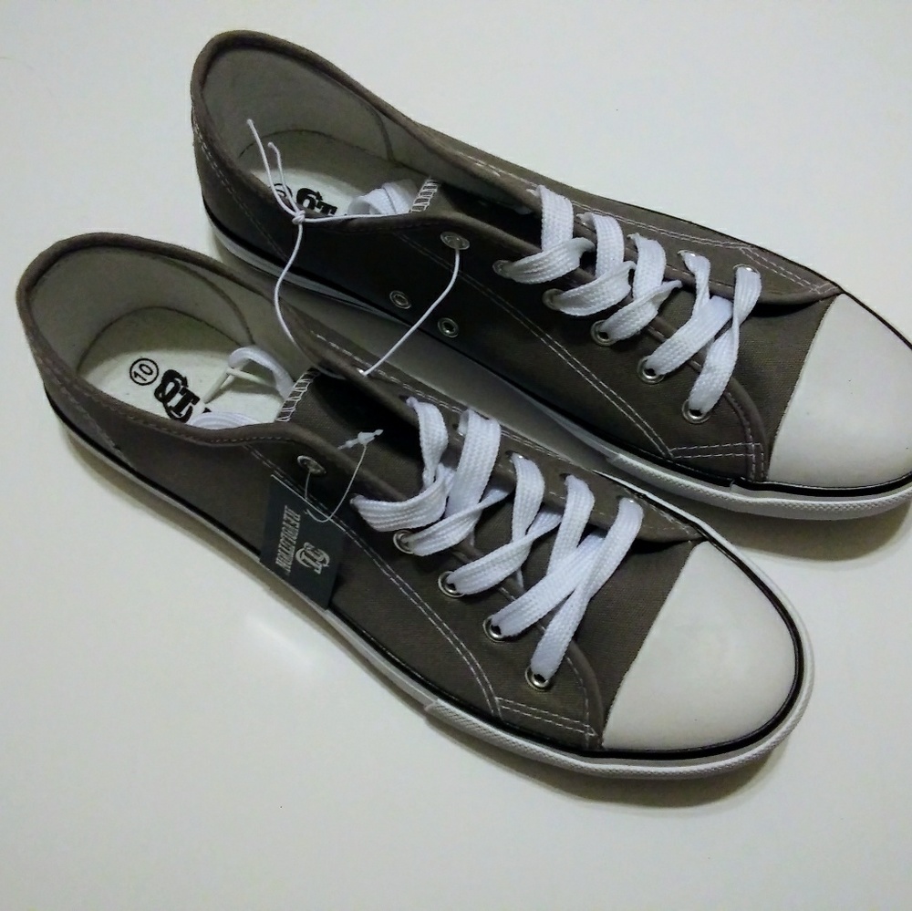 ❄ OT Revolution Gray & White Chuck Sneakers
